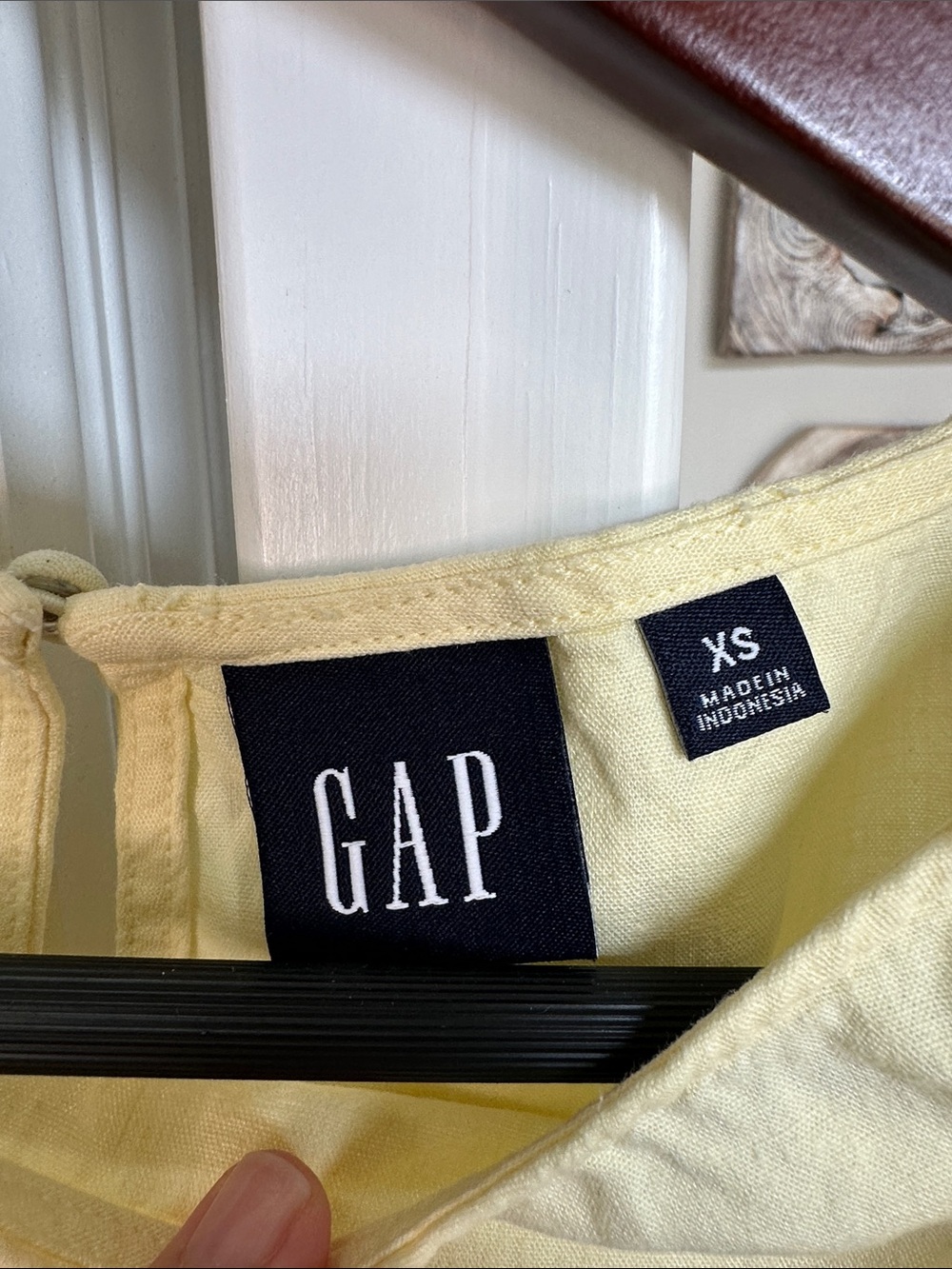 GAP Lace-Hem Sleeveless Crop Top - Pale Yellow - Picture 2 of 5